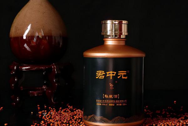 白酒越貴越好？認準瓶身2個“標記”，再便宜也是純糧好酒