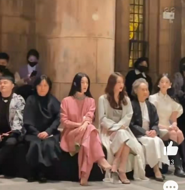 優雅老去才最難得!83歲老戲骨穿白裙看秀,同框范冰冰靠氣質搶鏡 優雅老去才最難得!83歲老戲骨穿白裙看秀,同框范冰冰靠氣質搶鏡