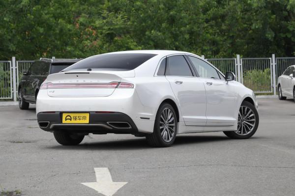 林肯MKZ尊雅版，配2.0T發動機，售29.98萬元，動力儲備足