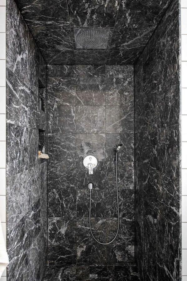 華麗的灰泥造型與時尚裝飾的瑞典公寓(112 平方米) 華麗的灰泥造型與時尚裝飾的瑞典公寓(112 平方米)