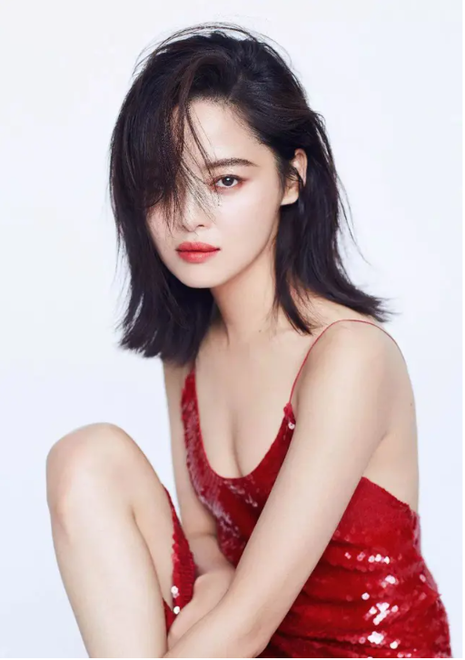 滿臉傲氣的辛芷蕾，美從何而來？什麼樣的穿搭才是她最美的樣子？