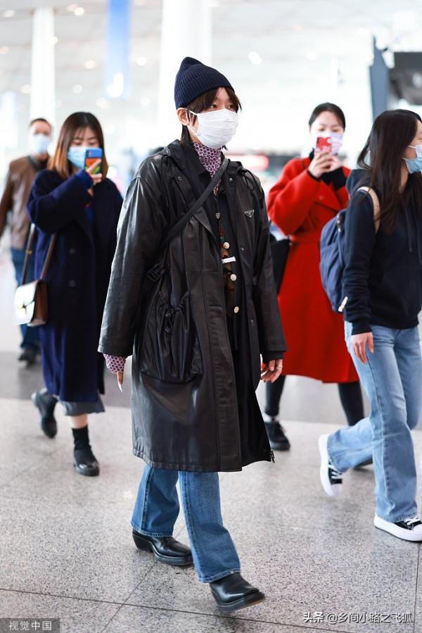 周筆暢皮風衣搭錐帽似好俏皮 牛仔褲配皮靴灑脫幹練