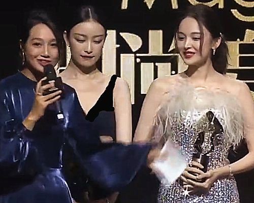 女主持讀新聞時潸然淚下,夥伴趕緊救場,觀眾反而讚歎她心地善良 女主持讀新聞時潸然淚下,夥伴趕緊救場,觀眾反而讚歎她心地善良