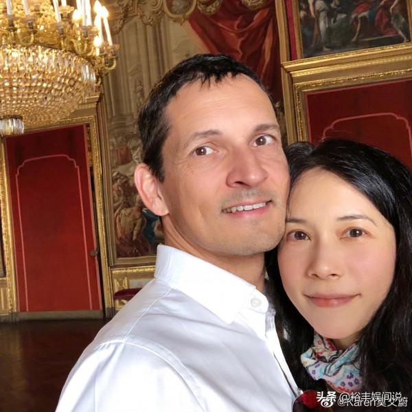 莫文蔚與初戀老公慶結婚10週年,甜蜜依偎秀恩愛,曾穿辱華衣服 莫文蔚與初戀老公慶結婚10週年,甜蜜依偎秀恩愛,曾穿辱華衣服