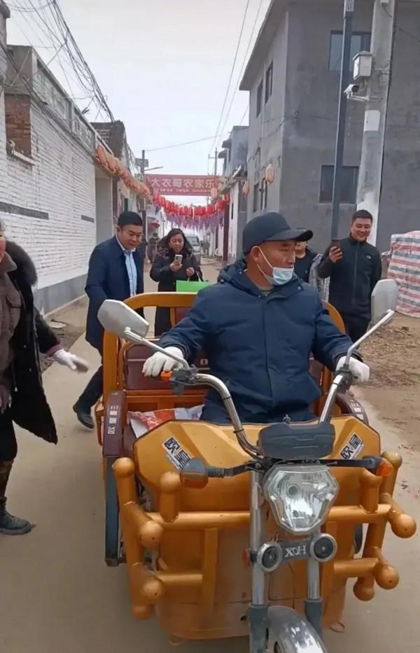 大衣哥過年好