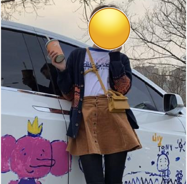 特斯拉車身被塗鴉,車主一臉無奈:打不得罵不得,她開心就好 特斯拉車身被塗鴉,車主一臉無奈:打不得罵不得,她開心就好