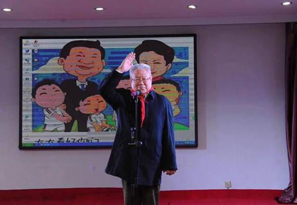 他給鄧小平當了43年的警衛員，生活低調，官至中將，從不透露身份