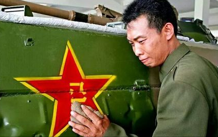 油頭粉面就不要演軍人了!這6位演員告訴你,什麼才叫英姿颯爽 油頭粉面就不要演軍人了!這6位演員告訴你,什麼才叫英姿颯爽