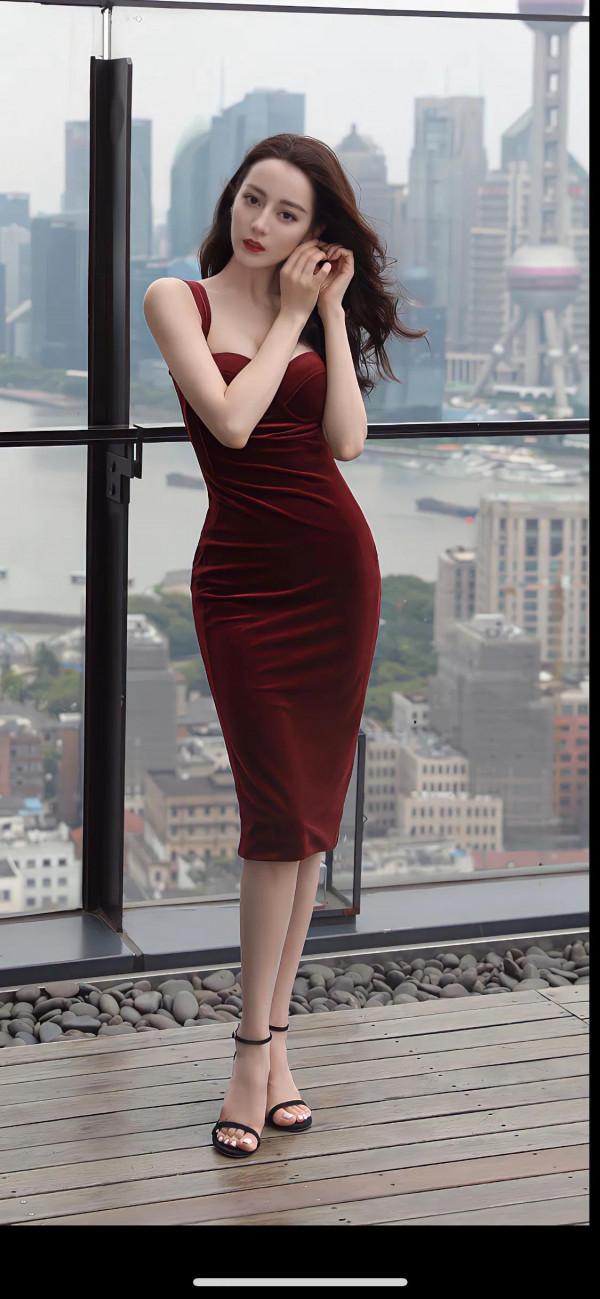 楊冪熱巴，免費4k極清大圖下載~~這用作桌布，怕不是放不下手機了