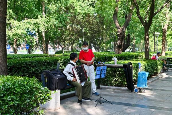阜城門橋東還有這麼好的小公園，不錯不錯