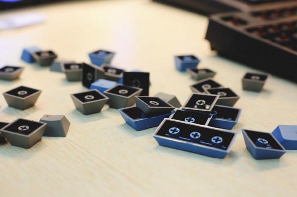 大L無線來了,鋼板走了 Leopold NP900R BT藍芽雙模機械鍵盤 大L無線來了,鋼板走了 Leopold NP900R BT藍芽雙模機械鍵盤