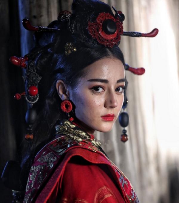 油膩、爆痘、皺紋，14位女星未修生圖曝光，個個顛覆你的想象