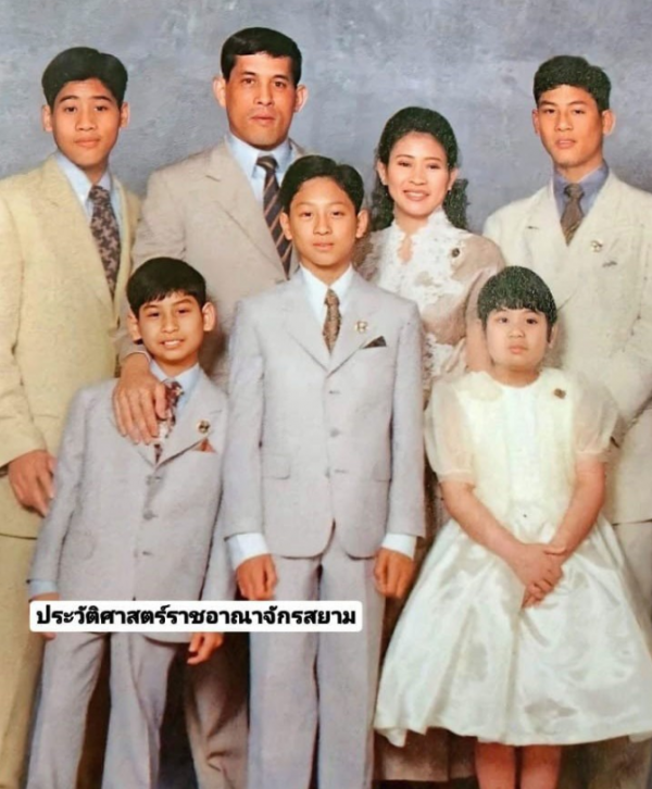 餘娃達近照，一身紫色套裝裙氣質高貴，五個子女中女兒思蕊梵像她