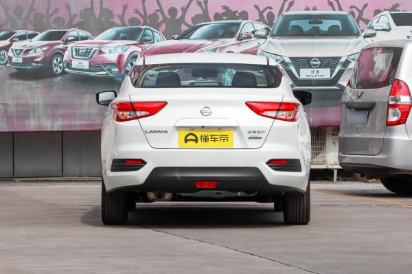 百公里油耗5.3升，智慧配置豐富，藍鳥怎麼樣？全方面評測！