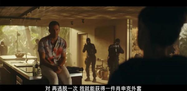 穿高衩裙光腳打架、徒手扒飛機，這部耗資超12億的大爽片，好過癮