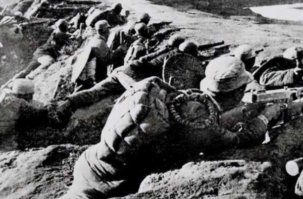 1931年我黨軍委書記被捕，寫信告訴獄長不想出獄，獄長：快攆走