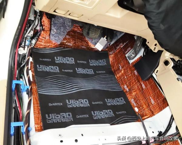 越野硬漢搭配HIFI立體環繞聲讓人意猶未盡，酷路澤升級德國RS音響