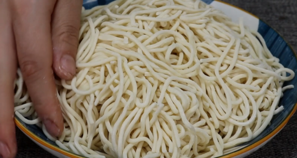 教您一個河南特色燜面,麵條不用水煮,色香味俱全,出鍋特解饞 教您一個河南特色燜面,麵條不用水煮,色香味俱全,出鍋特解饞