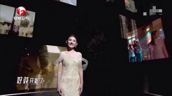 國劇盛典：熱依扎謙遜，吳越一身西裝都在發光，這才是演員的底色