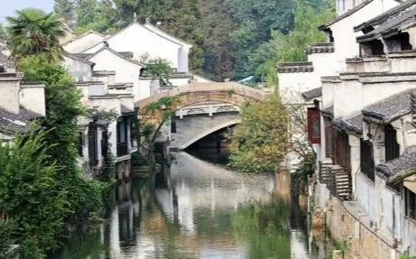 水岸民居，在義大利威尼斯，也在中國江南