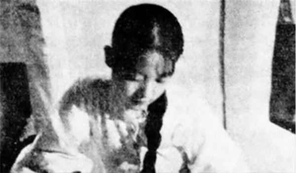 坑爹袁克定：攛掇父親稱帝，痴想當太子，晚年忠心老僕給他吃菜葉