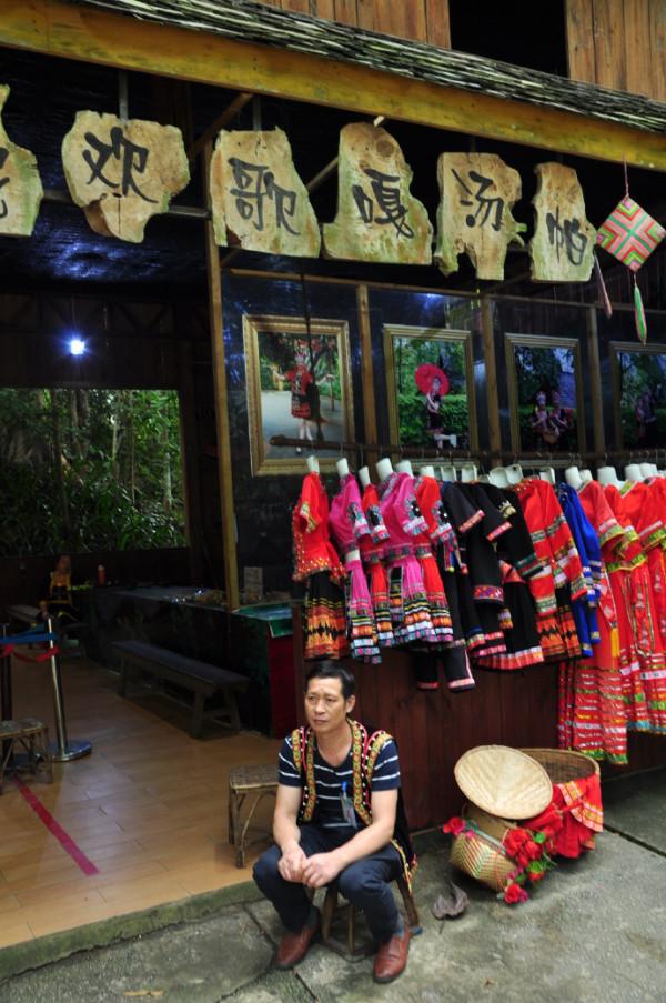 走進西雙版納傣家村寨