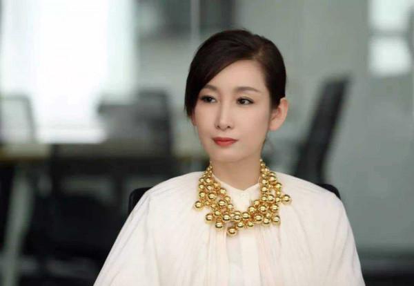 8位“換頭改命”的女明星，楊紫臉蛋已僵硬，鞠婧禕靠換頭出圈