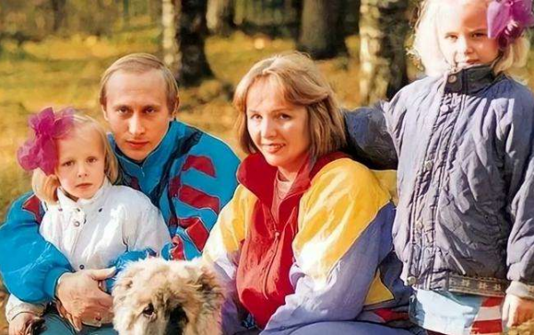 普京妻子有多美？曾被丈夫當成間諜，雖離婚卻對她仍鍾情一生