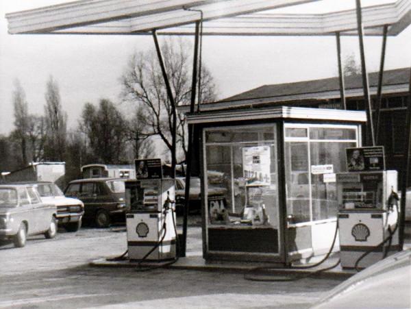 華為這波真就給手機裝了4個輪子？