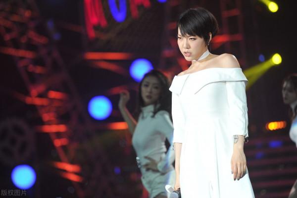 吳莫愁雖然不是最美的，但是很有型