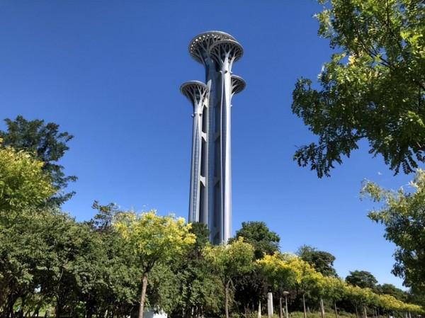 北京有一奇葩建築，造型奇特十分耀眼，被網友戲稱“釘子塔”