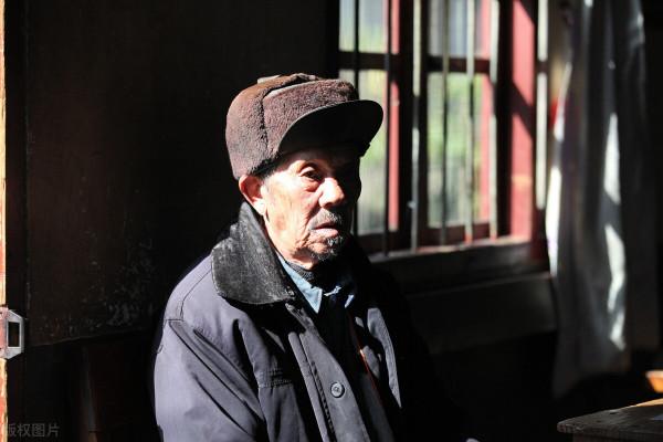 70歲老人自述:我50萬存款,如今連10塊錢的肉都吃不起!太慘了 70歲老人自述:我50萬存款,如今連10塊錢的肉都吃不起!太慘了