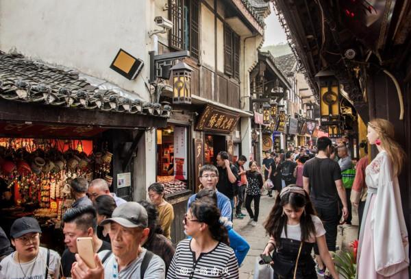 一到假期,重慶就開啟人海模式,這幾個地方到處都是人 一到假期,重慶就開啟人海模式,這幾個地方到處都是人