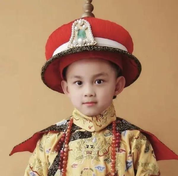 明星的小時候,趙露思完全就是迷你版,黃曉明真的不是哈利波特? 明星的小時候,趙露思完全就是迷你版,黃曉明真的不是哈利波特?