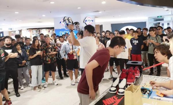 69999的一雙球鞋，為你揭示炒鞋圈的瘋狂，不要做了韭菜還偷著樂