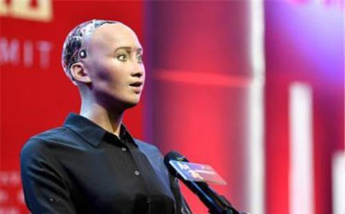 當年曾揚言要“毀滅人類”的智慧機器人索菲亞，現如今怎樣？
