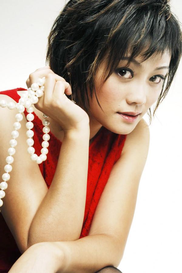 何靜：經歷兩次刻骨情殤，賣房為前夫還債，現在人生狀況怎樣？