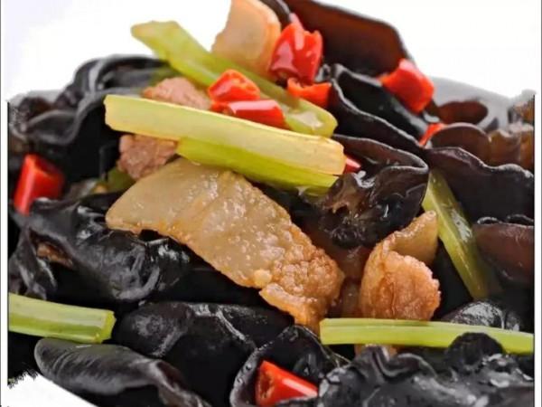 明日中秋，家宴選單已準備好，8道菜撐得了場面，滿足每個人