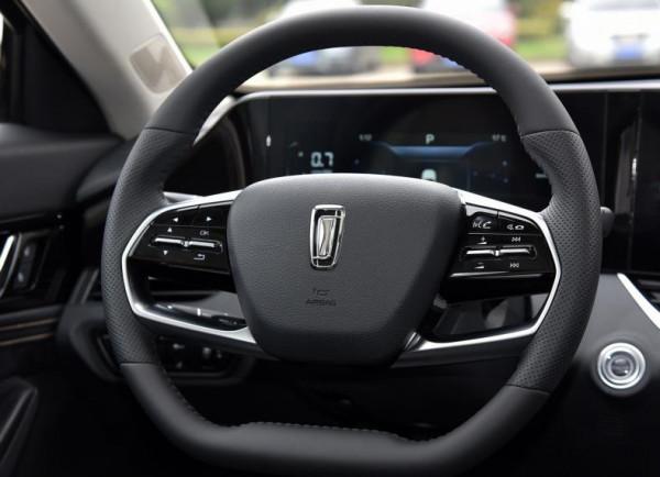 售9.99-13.99萬元，動感外觀+寬適空間，奔騰B70還是家庭用車首選