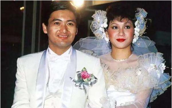 終於明白，陳薈蓮不漂亮，也沒有孩子，周潤發為何獨寵她38年了