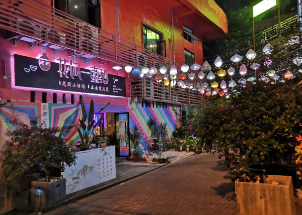 奔著體驗汽車影院而去，沒想到被周圍免費的環境吸引到了