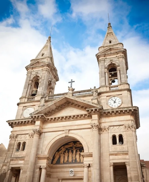 童話中的“蘑菇村”,藍白相間的童話世界 童話中的“蘑菇村”,藍白相間的童話世界