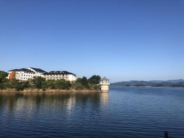 帶著孩子開著探嶽一起出去玩 帶著孩子開著探嶽一起出去玩