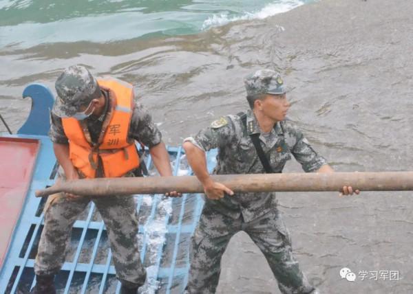 守島官兵吃上優質深井水 守島官兵吃上優質深井水