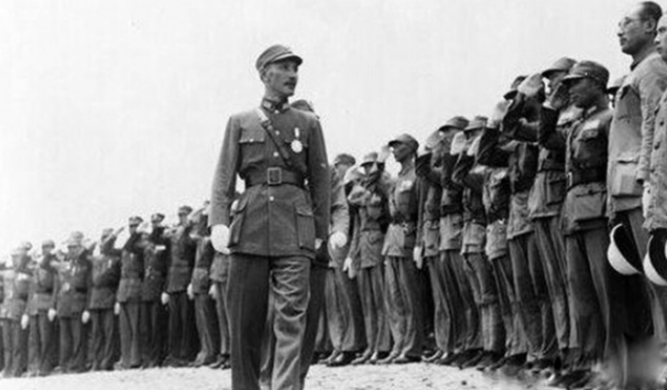 三萬紅軍被30萬敵軍包圍，偉人下令睡三天輕鬆破解，最終反敗為勝