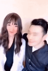 明明男帥女美,怎麼一開美顏就成了外星人? 明明男帥女美,怎麼一開美顏就成了外星人?