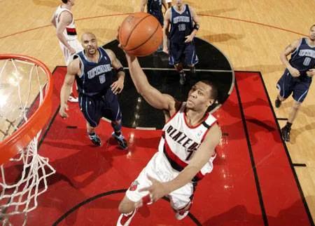 生涯僅6個賽季，卻征服一眾球星！“黃曼巴”布蘭登-羅伊去哪了