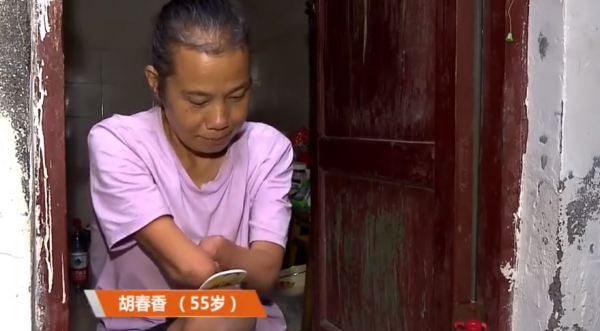 女子身高一米無手無腳,出生就被父母嫌棄,卻找了個健全的好丈夫 女子身高一米無手無腳,出生就被父母嫌棄,卻找了個健全的好丈夫