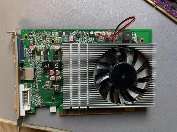 500多的主機，流暢吃雞是不可能了，全特效破百幀LOL還是小意思