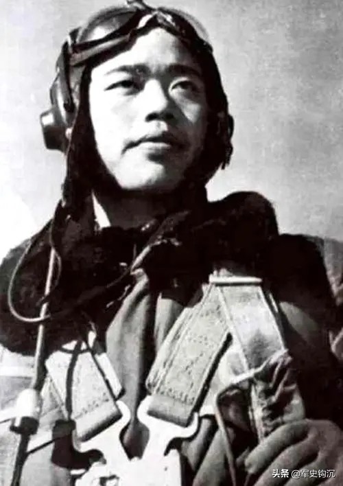 地導二營慶功宴，戰士敬劉亞樓酒，耍聰明被發現，劉亞樓：罰三杯